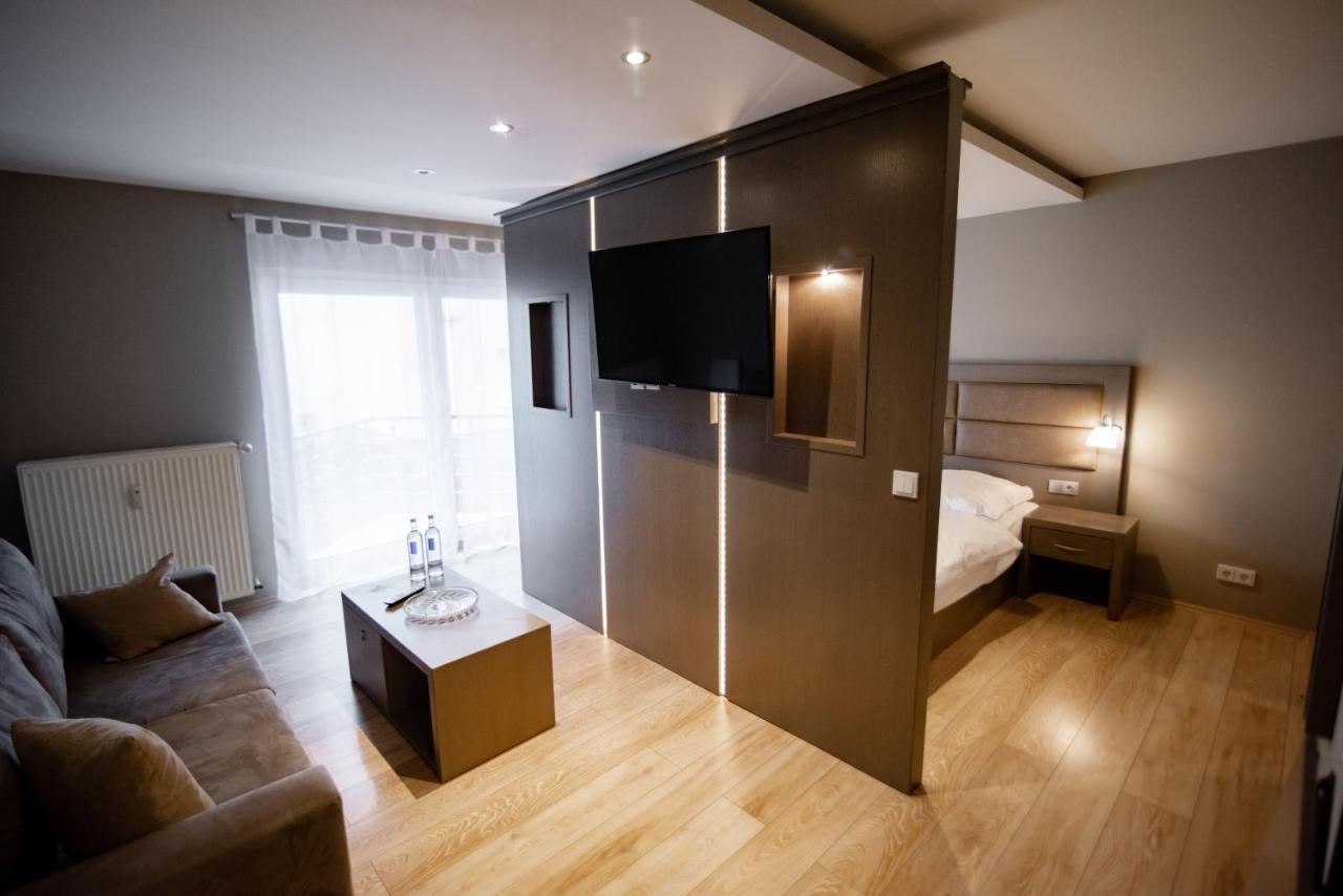 Main Appartments Frankfurt Airport Kelsterbach Bagian luar foto