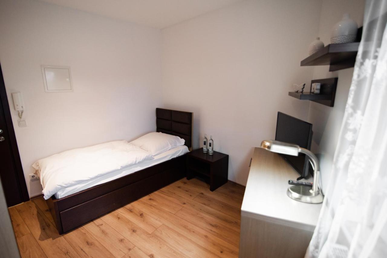 Main Appartments Frankfurt Airport Kelsterbach Bagian luar foto