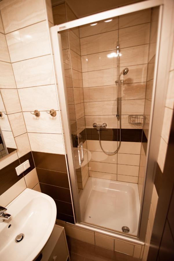 Main Appartments Frankfurt Airport Kelsterbach Bagian luar foto